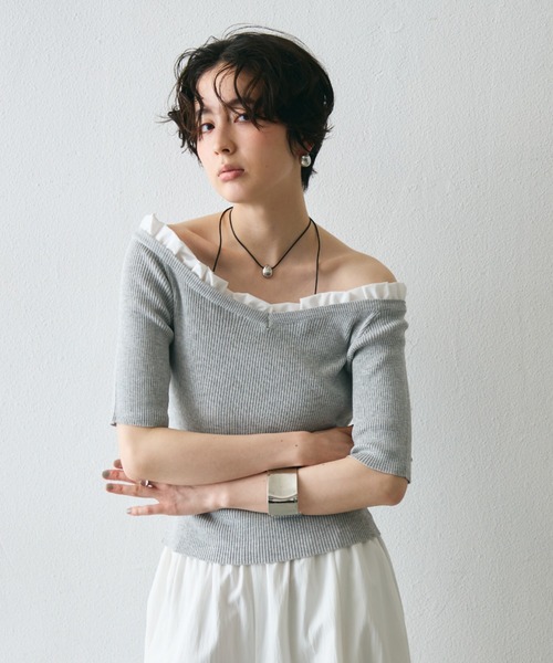 Trish(トリッシュ)の「フリル付きオフショルプルオーバー(Tシャツ/カットソー・レディース・ブラック/グレー・MEDIUM)」の15枚目の写真