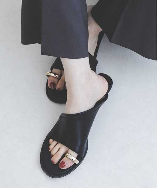LE VERNIS(ル・ベルニ)の「《追加・パーツ別注》LE VERNIS/ルベル二 Toe ring sandals(サンダル・レディース・ブラック/ブラウン/ホワイト×ホワイト・23.5cm/24.5cm/24cm/23cm)」の19枚目の写真