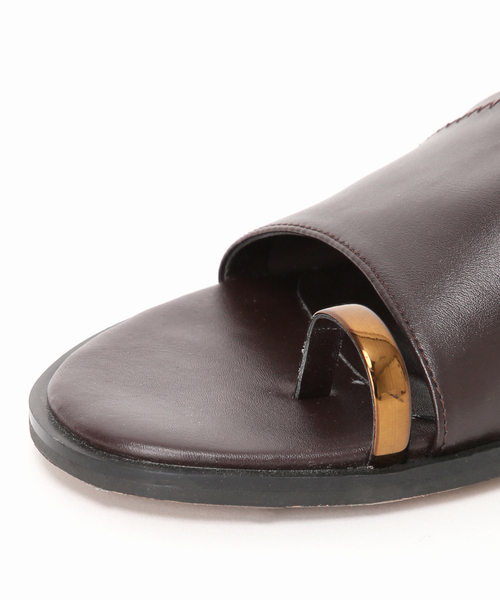 LE VERNIS(ル・ベルニ)の「《追加・パーツ別注》LE VERNIS/ルベル二 Toe ring sandals(サンダル・レディース・ブラック/ブラウン/ホワイト×ホワイト・23.5cm/24.5cm/24cm/23cm)」の5枚目の写真