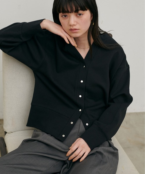 LARUTA(ラルータ)の「【LARUTA】ドット釦スキッパーカーディガン(カーディガン/ボレロ・レディース・グリーン系その他/ネイビー/オフホワイト/ブラック・FREE)」の8枚目の写真