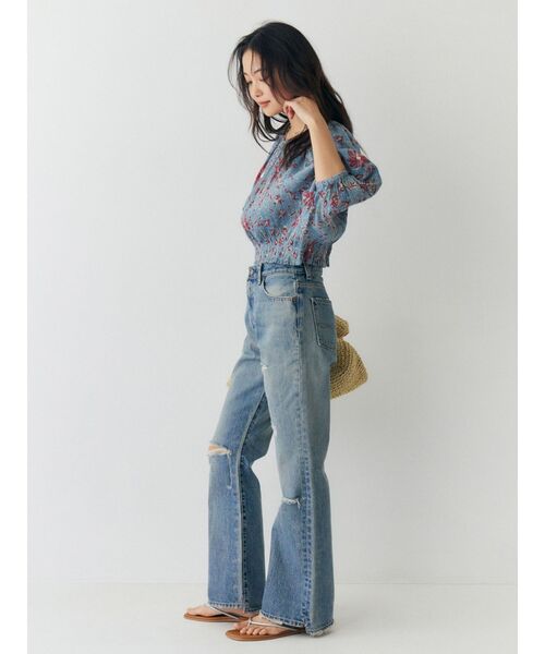 Ungrid(アングリッド)の「クラッシュデザインフレアデニム(デニムパンツ・レディース・ブルー・26inch/25inch/24inch)」の9枚目の写真