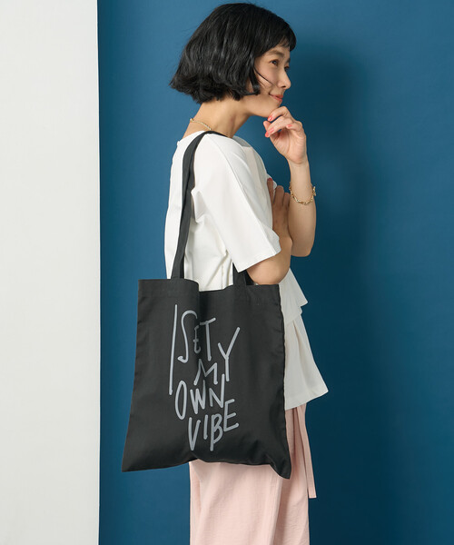 FREAK'S STORE(フリークスストア)の「藤本美貴 × FREAK'S STORE/フリークスストア メッセージ ロゴ トートバッグ/A4サイズ 展開限定(トートバッグ・レディース・レモンイエロー/ブルー/ピンク/ブラック・ONE SIZE)」の2枚目の写真