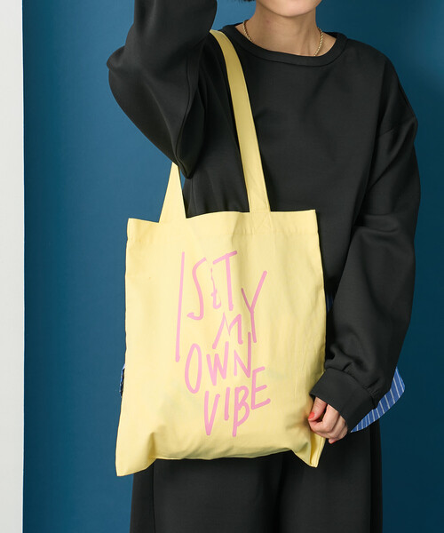 FREAK'S STORE(フリークスストア)の「藤本美貴 × FREAK'S STORE/フリークスストア メッセージ ロゴ トートバッグ/A4サイズ 展開限定(トートバッグ・レディース・レモンイエロー/ブルー/ピンク/ブラック・ONE SIZE)」の9枚目の写真