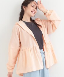 SHOO・LA・RUE（シューラルー）の「【ひんやり/S-LL/体型カバー】ペプラムフリルとゴールドパーツが女性らしい UVパーカ（ブルゾン）」