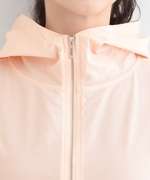 SHOO・LA・RUE(シューラルー)の「【ひんやり/S-LL/体型カバー】ペプラムフリルとゴールドパーツが女性らしい UVパーカ(ブルゾン・レディース・ピンク/ホワイト/ブラック・01/02/03/04)」の13枚目の写真