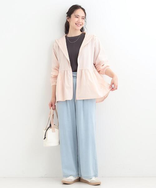 SHOO・LA・RUE(シューラルー)の「【ひんやり/S-LL/体型カバー】ペプラムフリルとゴールドパーツが女性らしい UVパーカ(ブルゾン・レディース・ピンク/ホワイト/ブラック・01/02/03/04)」の20枚目の写真