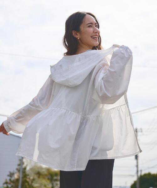 SHOO・LA・RUE(シューラルー)の「【ひんやり/S-LL/体型カバー】ペプラムフリルとゴールドパーツが女性らしい UVパーカ(ブルゾン・レディース・ピンク/ホワイト/ブラック・01/02/03/04)」の21枚目の写真