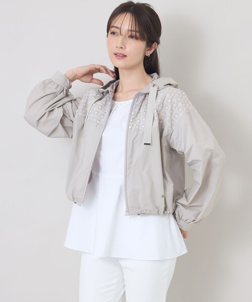 TO BE CHIC(トゥー ビー シック)の「エンブロイダリーフーデッド ブルゾン(ブルゾン・レディース・ブラック/ベージュ・40)」の2枚目の写真