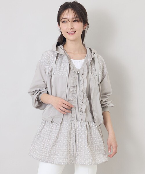 TO BE CHIC(トゥー ビー シック)の「エンブロイダリーフーデッド ブルゾン(ブルゾン・レディース・ブラック/ベージュ・40)」の3枚目の写真