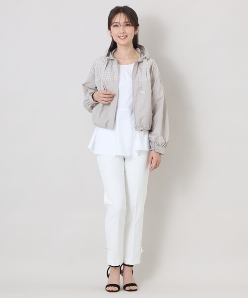 TO BE CHIC(トゥー ビー シック)の「エンブロイダリーフーデッド ブルゾン(ブルゾン・レディース・ブラック/ベージュ・40)」の4枚目の写真