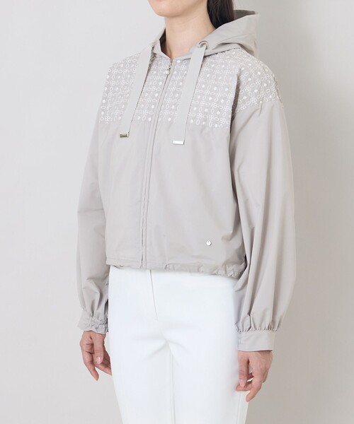 TO BE CHIC(トゥー ビー シック)の「エンブロイダリーフーデッド ブルゾン(ブルゾン・レディース・ブラック/ベージュ・40)」の8枚目の写真