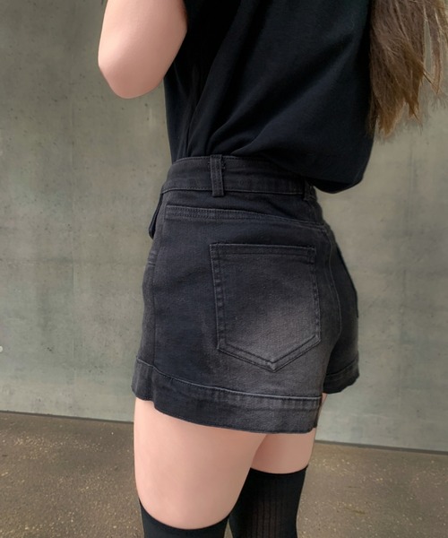 VEILA(ヴェイラ)の「フロントボタンデザイン 美脚デニムショートパンツ(デニムパンツ・レディース・ブラック・L/M/S)」の3枚目の写真