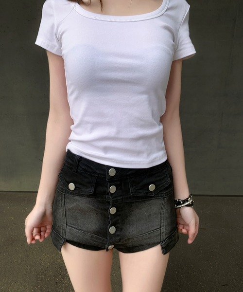 VEILA(ヴェイラ)の「フロントボタンデザイン 美脚デニムショートパンツ(デニムパンツ・レディース・ブラック・L/M/S)」の2枚目の写真