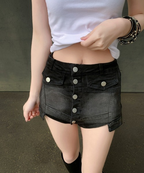 VEILA(ヴェイラ)の「フロントボタンデザイン 美脚デニムショートパンツ(デニムパンツ・レディース・ブラック・L/M/S)」の4枚目の写真