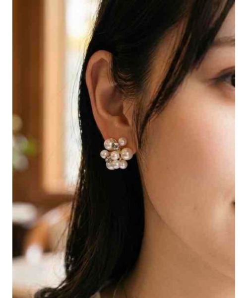 tone(トーン)の「【88eighty-eight】パールビジュー ボールフラワーシンプルピアス【import】(MA)(ピアス(両耳用)・レディース・ゴールド・FREE)」の2枚目の写真