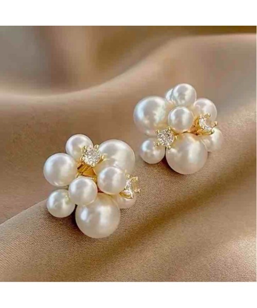 tone(トーン)の「【88eighty-eight】パールビジュー ボールフラワーシンプルピアス【import】(MA)(ピアス(両耳用)・レディース・ゴールド・FREE)」の3枚目の写真