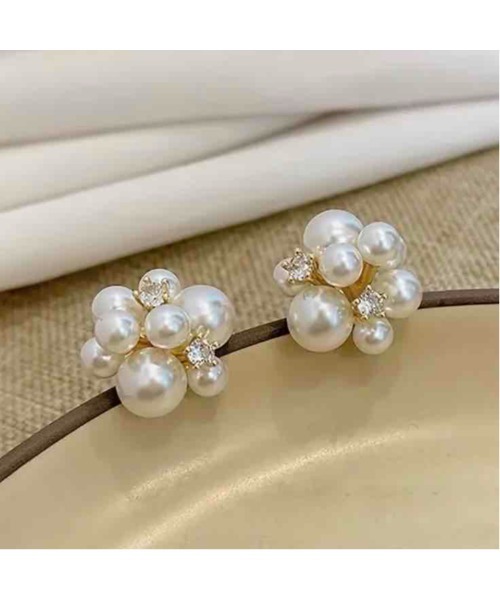 tone(トーン)の「【88eighty-eight】パールビジュー ボールフラワーシンプルピアス【import】(MA)(ピアス(両耳用)・レディース・ゴールド・FREE)」の5枚目の写真