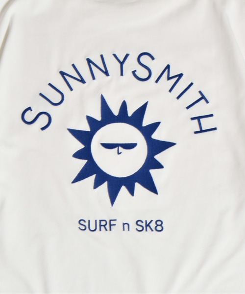 Sunny Smith(サニースミス)の「【SUNNY SMITH】キャラクターアーチロゴ両面刺繍Tシャツ(Tシャツ/カットソー・メンズ・ホワイト/スミクロ/アッシュグレー・MEDIUM/LARGE)」の6枚目の写真
