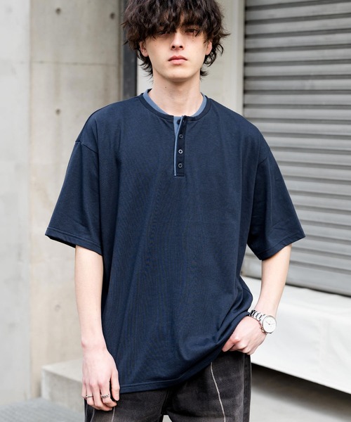 Rocky Monroe(ロッキーモンロー)の「オーバーサイズ レイヤードヘンリーネック半袖Tシャツ(Tシャツ/カットソー・メンズ・ピンク/ネイビー/チャコール/ブラック/ホワイト・L/M/XL)」の4枚目の写真