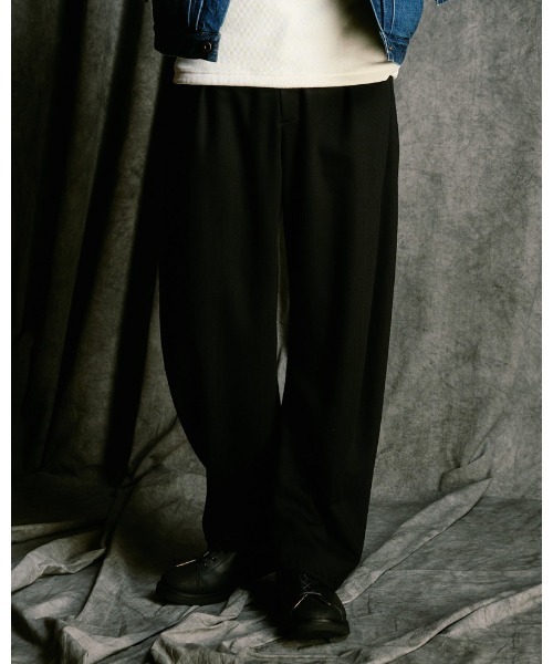 wjk(ダヴルジェイケイ)の「venetian stripe wide banana slacks(スラックス・メンズ・チャコールグレー/ブラック・SMALL/MEDIUM/LARGE/X-LARGE)」の1枚目の写真