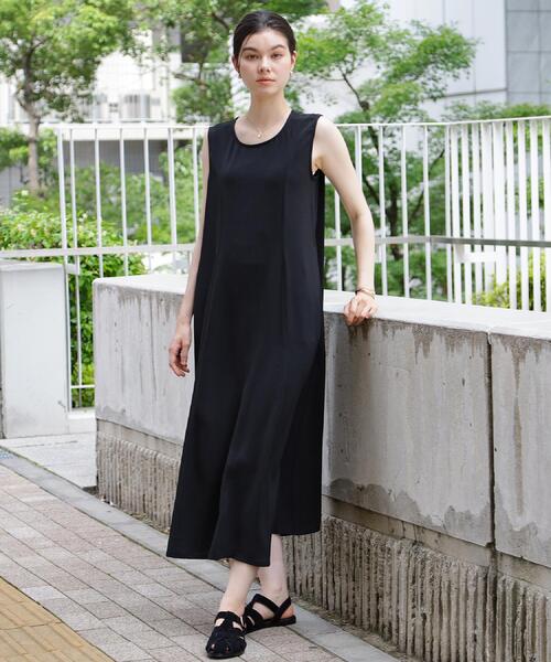 THE SHOP TK (ザ ショップ ティーケー )の「【ひんやり/防しわ/吸水速乾/UV】美しさを1日中キープ ノースリーブフレアワンピース(ワンピース・レディース・ブラック/ダークブラウン/ブルー系その他/こしょう色系6・12/13)」の2枚目の写真