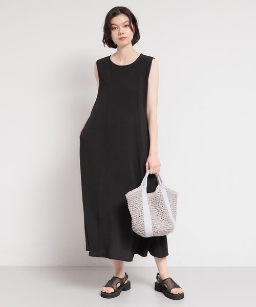 THE SHOP TK (ザ ショップ ティーケー )の「【ひんやり/防しわ/吸水速乾/UV】美しさを1日中キープ ノースリーブフレアワンピース(ワンピース・レディース・ブラック/ダークブラウン/ブルー系その他/こしょう色系6・12/13)」の8枚目の写真