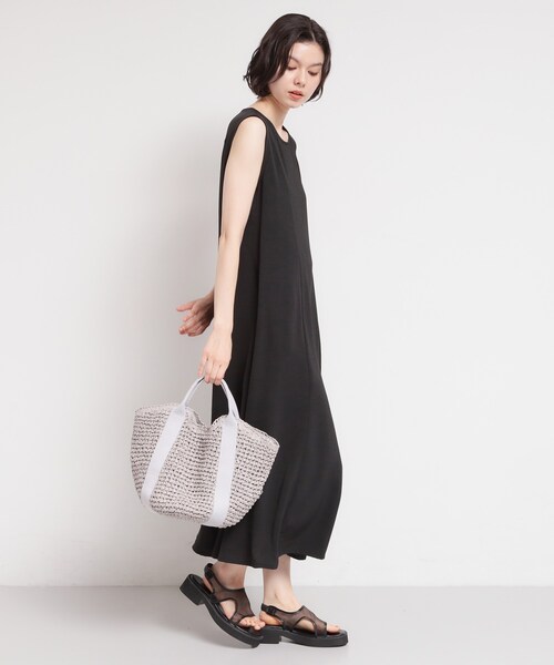 THE SHOP TK (ザ ショップ ティーケー )の「【ひんやり/防しわ/吸水速乾/UV】美しさを1日中キープ ノースリーブフレアワンピース(ワンピース・レディース・ブラック/ダークブラウン/ブルー系その他/こしょう色系6・12/13)」の9枚目の写真