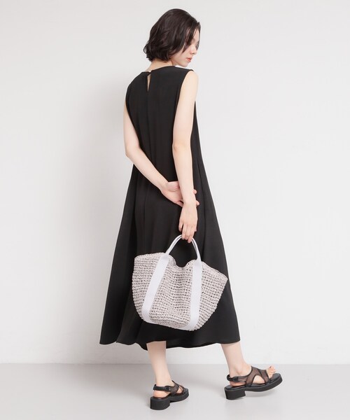 THE SHOP TK (ザ ショップ ティーケー )の「【ひんやり/防しわ/吸水速乾/UV】美しさを1日中キープ ノースリーブフレアワンピース(ワンピース・レディース・ブラック/ダークブラウン/ブルー系その他/こしょう色系6・12/13)」の10枚目の写真