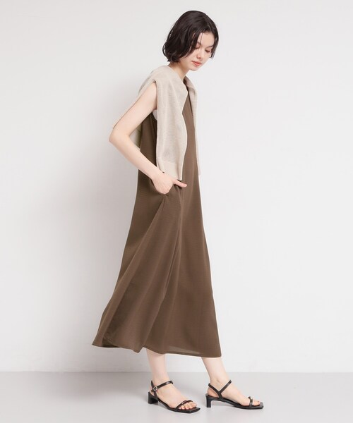 THE SHOP TK (ザ ショップ ティーケー )の「【ひんやり/防しわ/吸水速乾/UV】美しさを1日中キープ ノースリーブフレアワンピース(ワンピース・レディース・ブラック/ダークブラウン/ブルー系その他/こしょう色系6・12/13)」の14枚目の写真