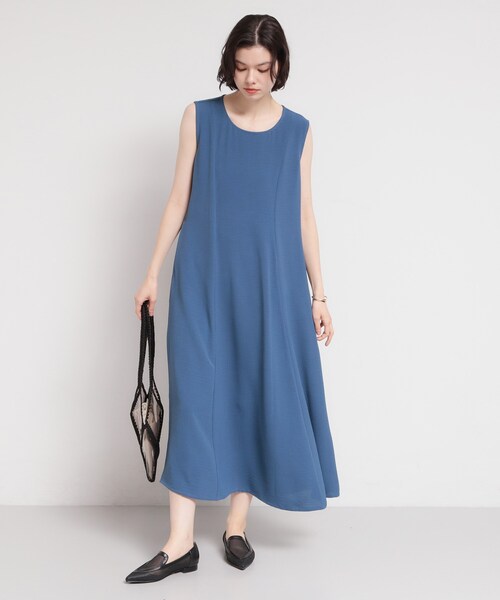 THE SHOP TK (ザ ショップ ティーケー )の「【ひんやり/防しわ/吸水速乾/UV】美しさを1日中キープ ノースリーブフレアワンピース(ワンピース・レディース・ブラック/ダークブラウン/ブルー系その他/こしょう色系6・12/13)」の16枚目の写真