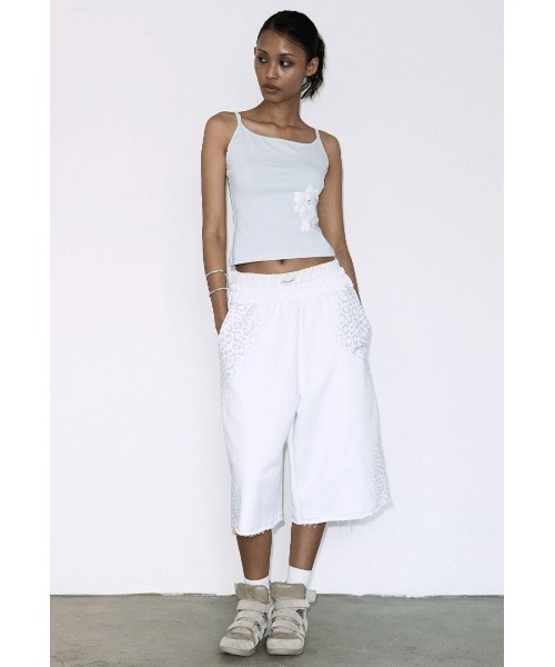 FANCY CLUB(ファンシークラブ)の「A'GEM/9 × .kom 『FANCY CLUB/ファンシークラブ』 LEOPARD SAGGING BERMUDA PANTS/レオパードサギングバミューダパンツ(スウェットパンツ・レディース・ホワイト/チャコールグレー・FREE)」の4枚目の写真