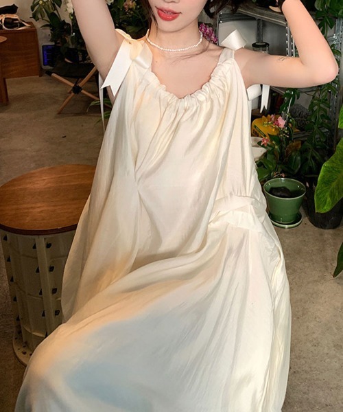Flugge(フラッジー)の「ギャザーリボンワンピース(ワンピース・レディース・ホワイト・LARGE/MEDIUM)」の3枚目の写真