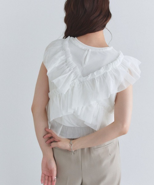 ECLAM（クラム）の「[ECLAM]【SET】2wayチュールフリルベスト×ノースリーブカットソー（Tシャツ/カットソー・レディース・オフホワイト/ブラック系その他2・L/M）」の5枚目の写真