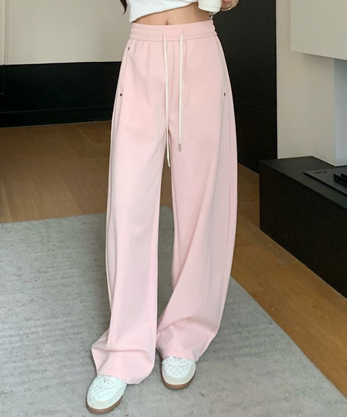 DAY CLOSET(デイ クローゼット)の「【ゴム&紐調節可】程よくルーズでパネルラインできれいめ仕上げ。カーブシルエットカーブパンツ レディース(スウェットパンツ・レディース・グレー/アイボリー/ブラック/ピンク・M/XL/L)」の4枚目の写真