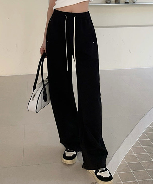 DAY CLOSET(デイ クローゼット)の「【ゴム&紐調節可】程よくルーズでパネルラインできれいめ仕上げ。カーブシルエットカーブパンツ レディース(スウェットパンツ・レディース・グレー/アイボリー/ブラック/ピンク・M/XL/L)」の2枚目の写真