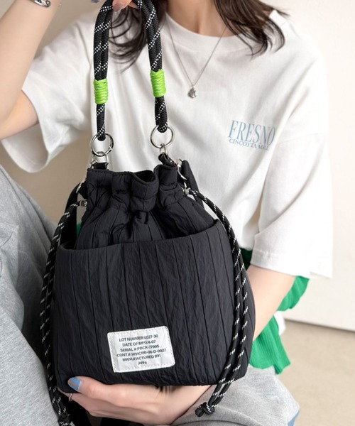 Java(ジャバ)の「《JaVaジャバコラボ》見た目以上の大容量!毎日持ち歩きたい。2way配色ドローコード巾着ショルダーバッグ(ショルダーバッグ・レディース・イエロー/ブラック/アイボリー・ONE SIZE)」の19枚目の写真