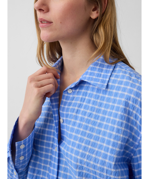 GAP(ギャップ)の「シアサッカー プレイド オーバーサイズシャツ(シャツ/ブラウス・レディース・ライトブルー/レッド系その他・XS/S/M/XXS/L)」の11枚目の写真