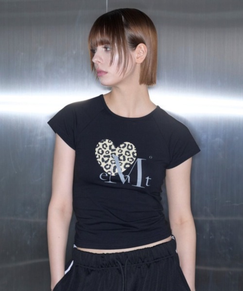 MUCENT(ムセント)の「【日本未発売/WEB限定】MUCENT(ムセント)/レオパード ヒョウ柄 ハート ハーフ クロップド Tシャツ トップス/SIERRA LEOPARD HEART HALF T UNISEX(Tシャツ/カットソー・レディース・ブラック/ホワイト/ホワイト系その他・FREE)」の4枚目の写真