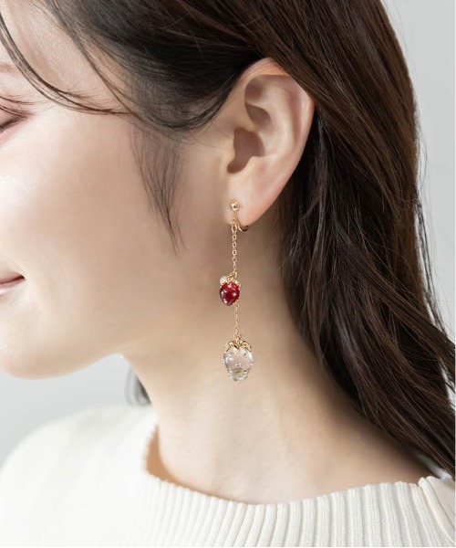 RANDA（ランダ）の「【Cherry＆Strawberry】ストロベリーモチーフイヤリング（イヤリング・レディース・ホワイト・FREE）」の5枚目の写真
