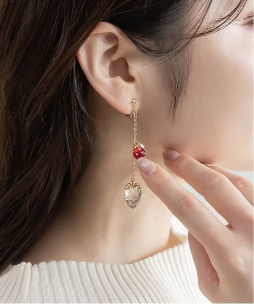 RANDA（ランダ）の「【Cherry＆Strawberry】ストロベリーモチーフイヤリング（イヤリング・レディース・ホワイト・FREE）」の6枚目の写真