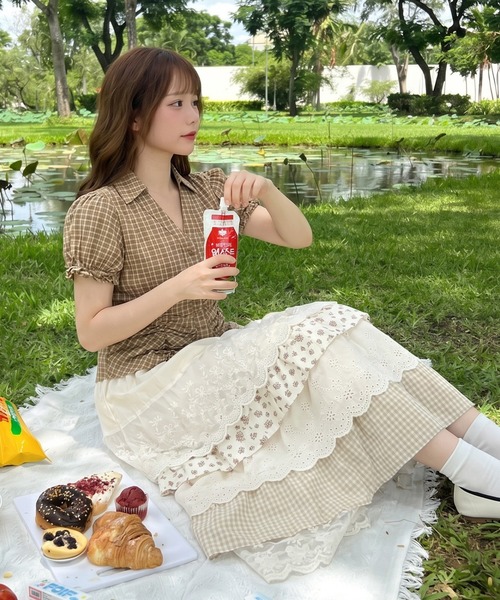 SPINNS(スピンズ)の「レトロな雰囲気が可愛い♪異素材ドッキングロングスカート(スカート・レディース・ベージュ/ブルー/グリーン・ONESIZE)」の15枚目の写真