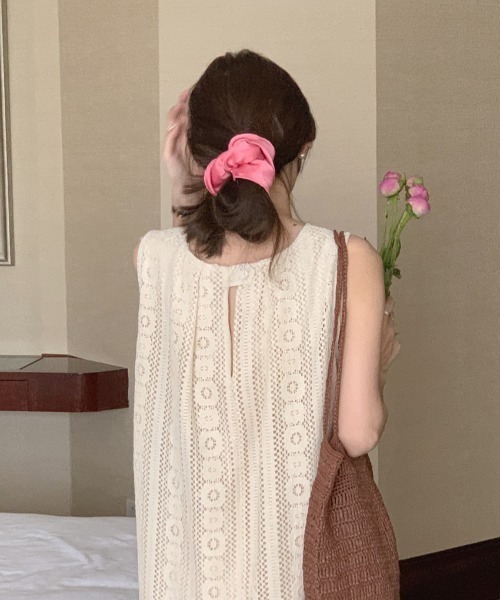 AMAJI(アマジ)の「クロシェレース ノースリーブ ワンピース(ワンピース・レディース・ベージュ・FREE)」の3枚目の写真