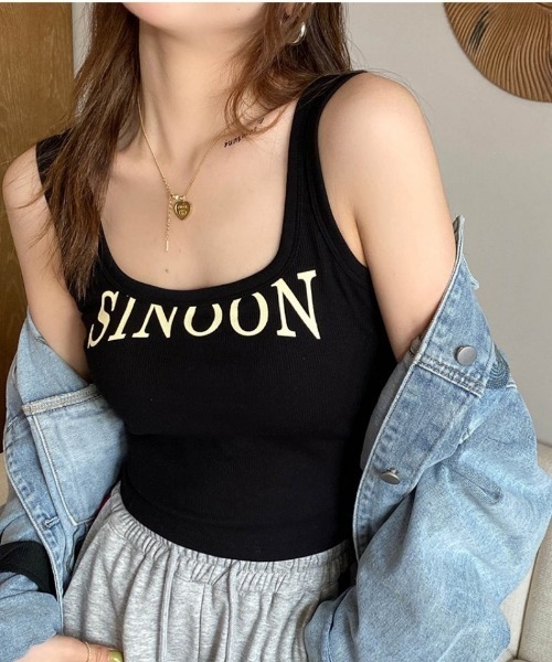 Ritzy(リッツィー)の「カップ付き SINOON ロゴ スクエアネック リブ タンクトップ(タンクトップ・レディース・ホワイト/ブラック/ブルー/モカ・FREE)」の1枚目の写真