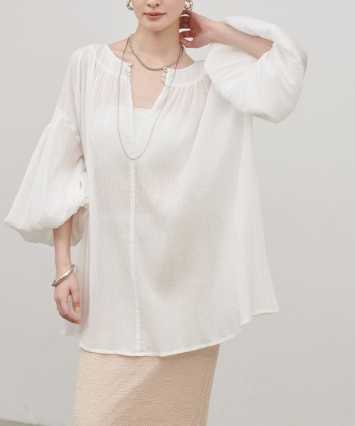 LARUTA（ラルータ）の「【LARUTA】前後2WAYシャーリングパフスリーブブラウス（シャツ/ブラウス・レディース・ピンク/ターコイズブルー/アイボリー/ブラウン・FREE）」の2枚目の写真