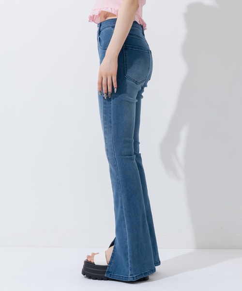 ANAP(アナップ)の「センタースリットフレアデニムパンツ(デニムパンツ・レディース・ブルー/クリア・S/M)」の6枚目の写真