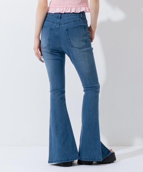 ANAP(アナップ)の「センタースリットフレアデニムパンツ(デニムパンツ・レディース・ブルー/クリア・S/M)」の5枚目の写真