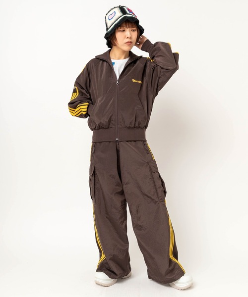 RNA（アールエヌエー）の「R4483 カーゴポケットトラックパンツ（カーゴパンツ・レディース・ホワイト/ブルー/ブラウン・MEDIUM）」の17枚目の写真
