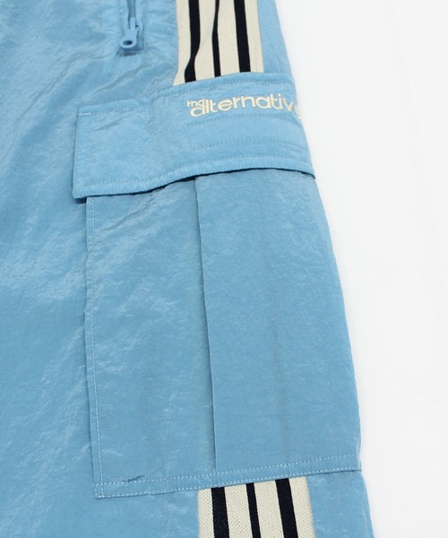 RNA（アールエヌエー）の「R4483 カーゴポケットトラックパンツ（カーゴパンツ・レディース・ホワイト/ブルー/ブラウン・MEDIUM）」の7枚目の写真