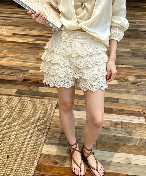 MAISON DE THERESE(メゾン ド テレーズ)の「かぎ針編み柄 ティアードフリル レースショートパンツ(その他パンツ・レディース・Black/White/アイボリー・FREE)」の2枚目の写真