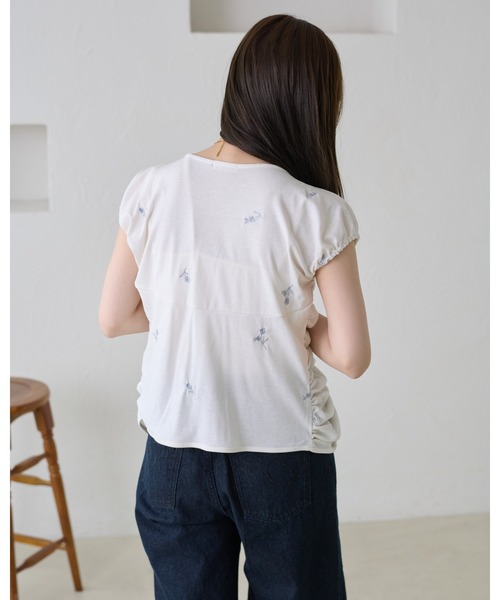 apres jour clair（アプレジュールクレア）の「【apres jour clair 】花柄シャーリングトップス（Tシャツ/カットソー・レディース・クリーム/オフホワイト/ブラウン系その他・X-LARGE/フリー）」の9枚目の写真